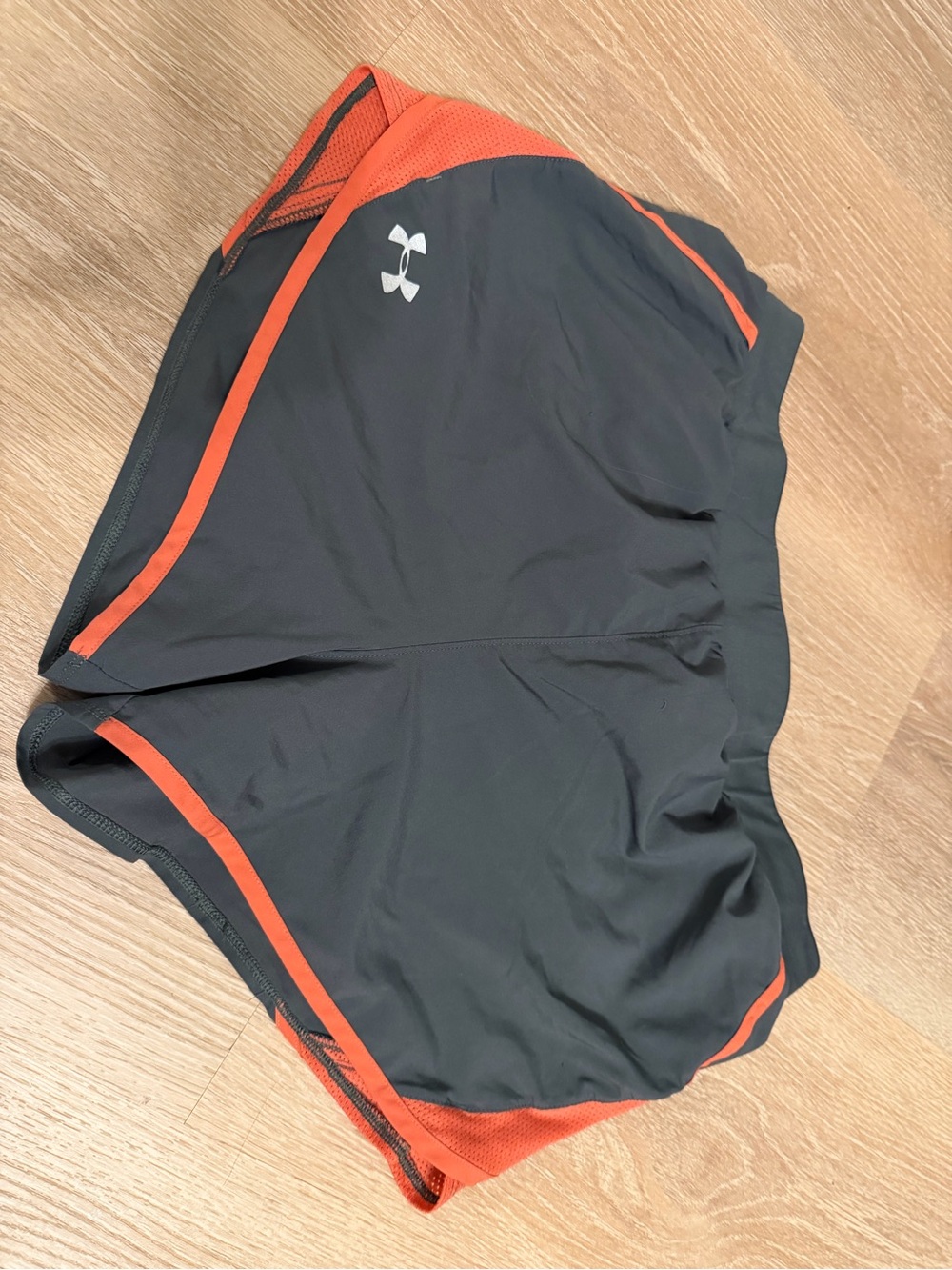 Under Armour HeatGear Dark Gray Athletic Shorts Orange Trim Size L